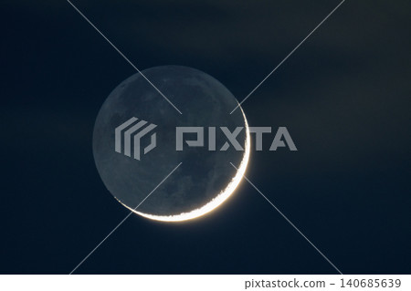 A faintly shining moon A faintly shining moon 140685639