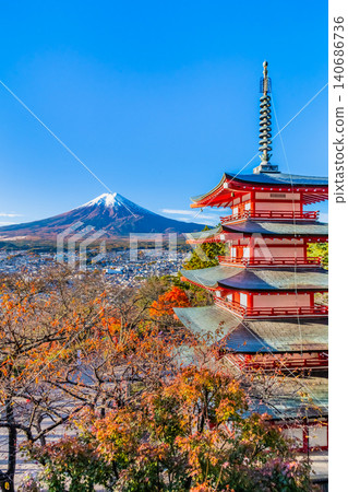 Yamanashi Prefecture, Arakurayama Sengen Shrine: The five-story pagoda and Mount Fuji amidst the autumn foliage. Yamanashi Prefecture, Arakurayama Sengen Shrine: The five-story pagoda and Mount Fuji amidst the autumn foliage. 140686736