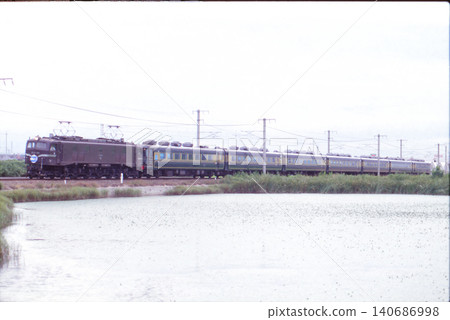 運行於山陽本線上的Marine Tajima號列車 運行於山陽本線上的Marine Tajima號列車 140686998