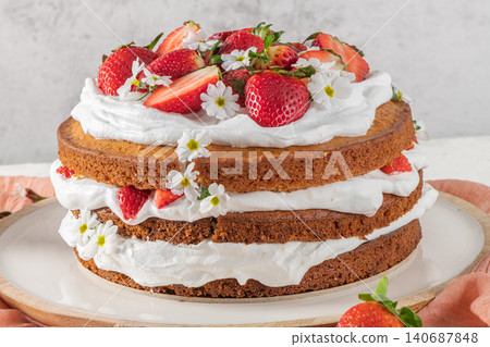 Strawberry cake, strawberry sponge cake with fresh strawberries and sour cream on a white background 140687848