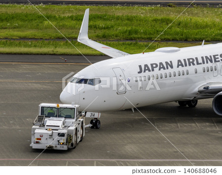 客機駛向跑道 客機駛向跑道 140688046