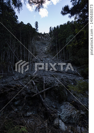 A mountain whose slopes collapsed due to a natural disaster. 140688073