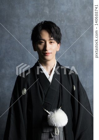 一個穿著帶徽章的袴的男人 一個穿著帶徽章的袴的男人 140688741