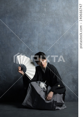 A man in a hakama with a crest 140688747