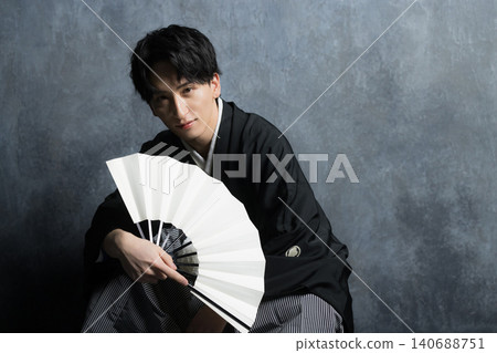 一個穿著帶徽章的袴的男人 一個穿著帶徽章的袴的男人 140688751