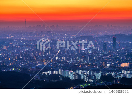 東京的天際線沐浴在晨曦之中 140688931