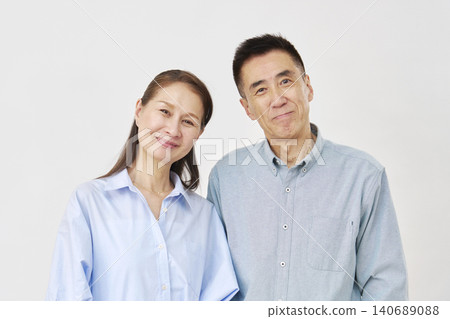微笑的高級夫婦的肖像 140689088