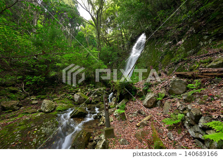Hachiryu Falls (Nanagusa Falls), Fukusaki Town, Hyogo Prefecture Hachiryu Falls (Nanagusa Falls), Fukusaki Town, Hyogo Prefecture 140689166