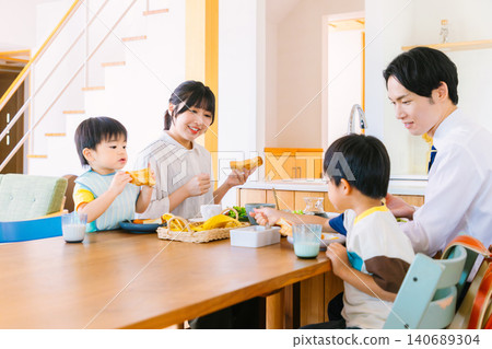 Image of a family eating together Image of a family eating together 140689304