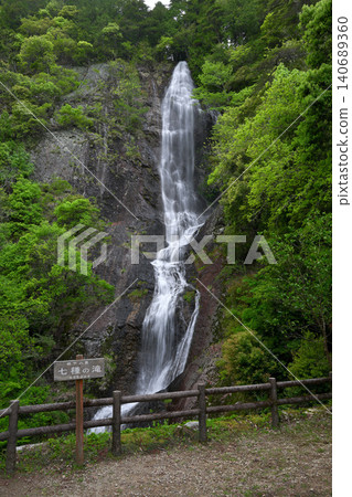 View from the observation deck of Otaki (Nanagusa Falls) (Fukusaki Town, Hyogo Prefecture) View from the observation deck of Otaki (Nanagusa Falls) (Fukusaki Town, Hyogo Prefecture) 140689360