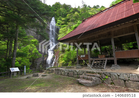 Otaki (Nanagusa Falls) and Nanagusa Shrine (Fukusaki Town, Hyogo Prefecture) Otaki (Nanagusa Falls) and Nanagusa Shrine (Fukusaki Town, Hyogo Prefecture) 140689518