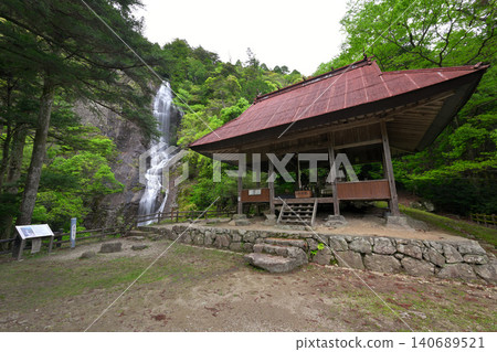 Otaki (Nanagusa Falls) and Nanagusa Shrine (Fukusaki Town, Hyogo Prefecture) 140689521