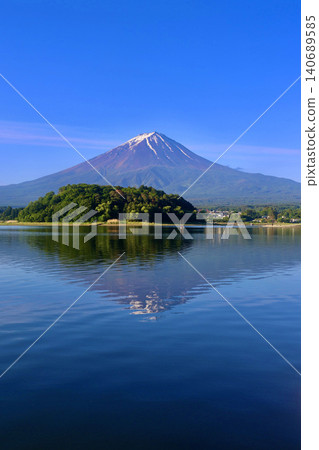從大石公園遠眺河口湖和富士山(山梨縣富士河口湖町) 從大石公園遠眺河口湖和富士山(山梨縣富士河口湖町) 140689585