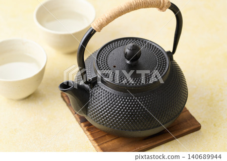 Iron kettle and hot water Iron kettle and hot water 140689944