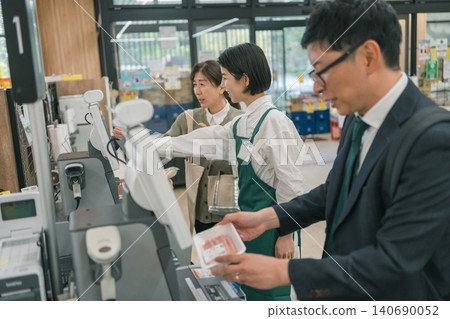 super market, supermarket, salesperson 140690052