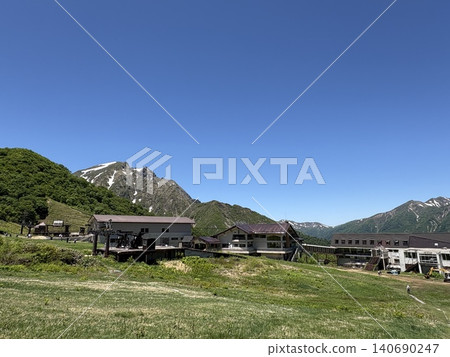 A perfectly clear, cloudless day at Tanigawadake and the Tanigawadake Ropeway facility, Tenjin-daira (around Tanigawadake Joch). A perfectly clear, cloudless day at Tanigawadake and the Tanigawadake Ropeway facility, Tenjin-daira (around Tanigawadake Joch). 140690247