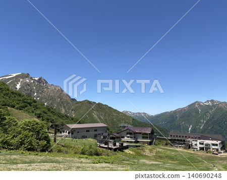 A perfectly clear, cloudless day at Tanigawadake and the Tanigawadake Ropeway facility, Tenjin-daira (around Tanigawadake Joch). A perfectly clear, cloudless day at Tanigawadake and the Tanigawadake Ropeway facility, Tenjin-daira (around Tanigawadake Joch). 140690248