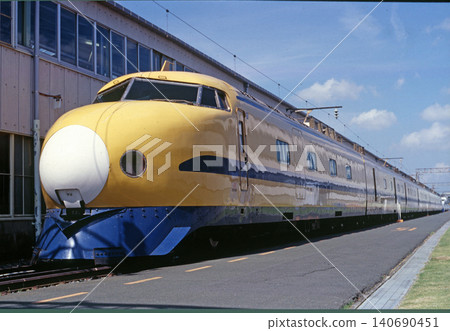 JR東海的「黃醫師」(新幹線922系列車,T2編組) JR東海的「黃醫師」(新幹線922系列車,T2編組) 140690451