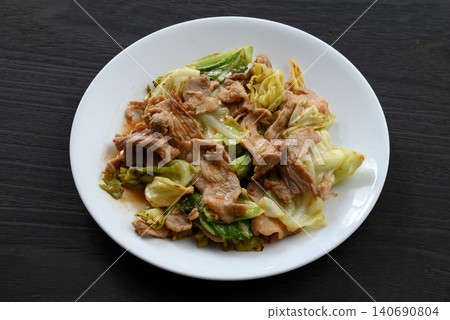 味噌炒豬肉高麗菜；辣味噌炒豬肉高麗菜。 140690804