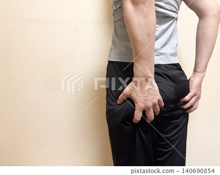A woman worried for ass 140690854