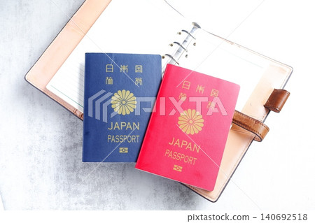 An image of planning an overseas trip with a passport (10-year and 5-year) and a system organizer (Traveler's Notebook) An image of planning an overseas trip with a passport (10-year and 5-year) and a system organizer (Traveler's Notebook) 140692518