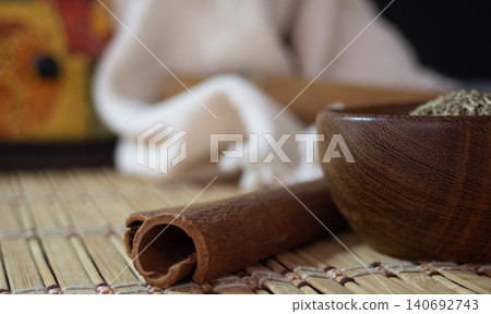 Wooden bowl with anise seeds and cinnamon sticks.Gourmet flavours. Wooden bowl with anise seeds and cinnamon sticks.Gourmet flavours. 140692743