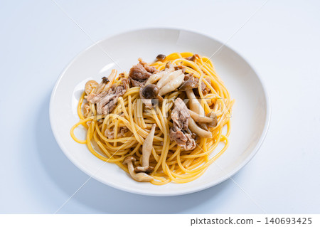 日式豬肉菇義大利麵 日式豬肉菇義大利麵 140693425