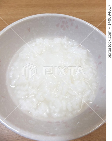 大腸鏡檢查前一天可以吃的食物:米粥 大腸鏡檢查前一天可以吃的食物:米粥 140694017