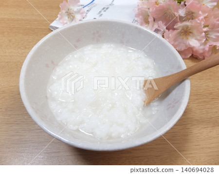 大腸鏡檢查前一天可以吃的食物：米粥 140694028