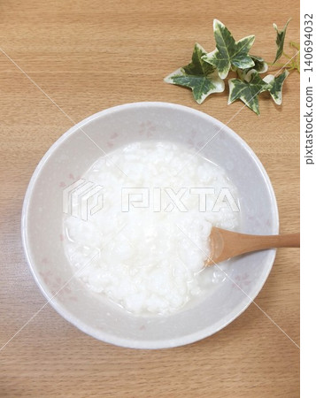 大腸鏡檢查前一天可以吃的食物：米粥 140694032