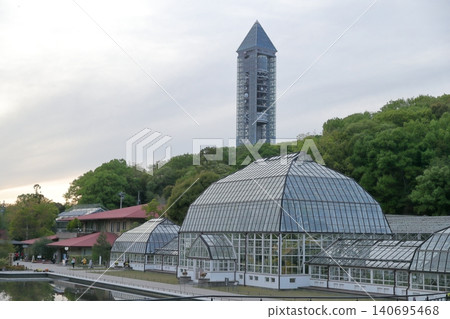 A greenhouse harmonizing with the forest behind it (Higashiyama Zoo and Botanical Gardens, Nagoya City, Aichi Prefecture) A greenhouse harmonizing with the forest behind it (Higashiyama Zoo and Botanical Gardens, Nagoya City, Aichi Prefecture) 140695468