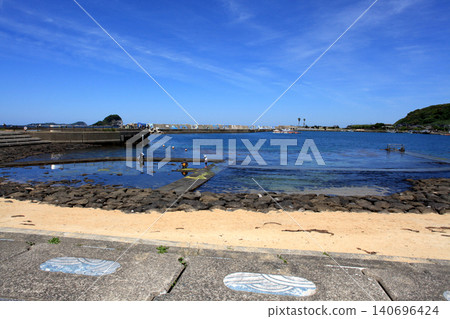 Otomo Karanko Beach, a popular tourist spot in Karatsu City, Saga Prefecture, is a beach known for its white sand and clear waters. Otomo Karanko Beach, a popular tourist spot in Karatsu City, Saga Prefecture, is a beach known for its white sand and clear waters. 140696424