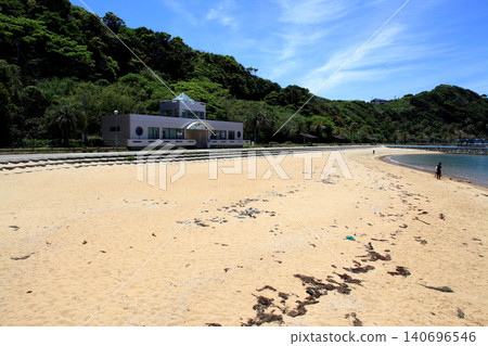 Otomo Karanko Beach, a popular tourist spot in Karatsu City, Saga Prefecture, is a beach known for its white sand and clear waters. Otomo Karanko Beach, a popular tourist spot in Karatsu City, Saga Prefecture, is a beach known for its white sand and clear waters. 140696546