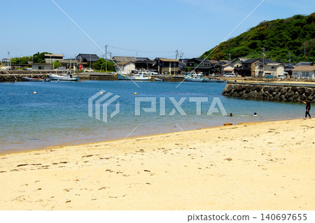 Yobuko Elementary School and Yujinkou Seaside Park, Karatsu City, Saga Prefecture: Blue sea and blue sky Yobuko Elementary School and Yujinkou Seaside Park, Karatsu City, Saga Prefecture: Blue sea and blue sky 140697655