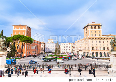 Rome, Piazza Venezia (partially soft focus) Rome, Piazza Venezia (partially soft focus) 140697718