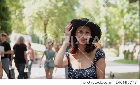 woman, bench, portrait 140699778