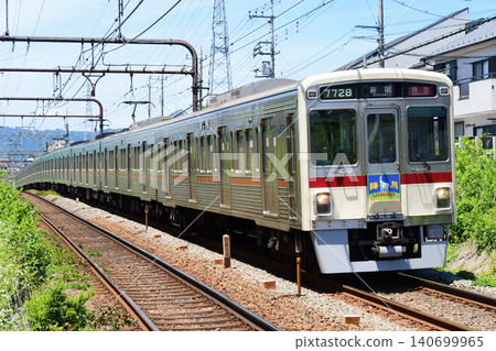 京王7000系列7728F復刻版深紅色條紋 京王7000系列7728F復刻版深紅色條紋 140699965
