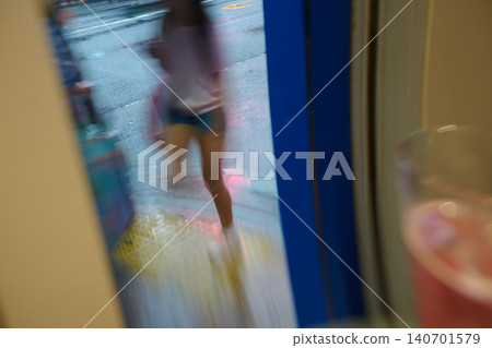 Through the window / Through the glass Through the window / Through the glass 140701579