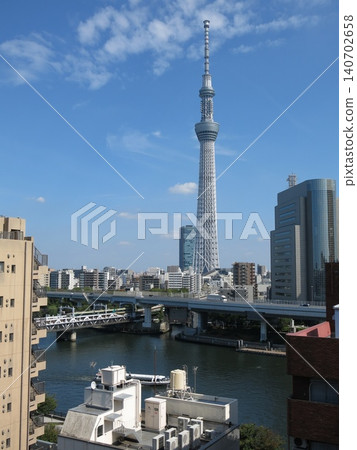 從淺草晴空台(淺草月台屋頂)眺望(東京晴空塔、隅田川、水上巴士、東武自由號特快列車) 從淺草晴空台(淺草月台屋頂)眺望(東京晴空塔、隅田川、水上巴士、東武自由號特快列車) 140702658