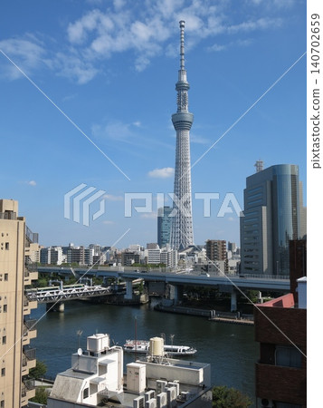 從淺草晴空台(淺草月台屋頂)眺望(東京晴空塔、隅田川、水上巴士、東武自由號特快列車) 從淺草晴空台(淺草月台屋頂)眺望(東京晴空塔、隅田川、水上巴士、東武自由號特快列車) 140702659