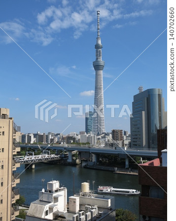 從淺草晴空台(淺草月台屋頂)眺望(東京晴空塔、隅田川、水上巴士、東武自由號特快列車) 從淺草晴空台(淺草月台屋頂)眺望(東京晴空塔、隅田川、水上巴士、東武自由號特快列車) 140702660