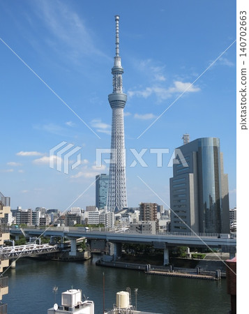 從淺草晴空塔屋頂廣場淺草兔露台(東京晴空塔和隅田川)眺望的景色 從淺草晴空塔屋頂廣場淺草兔露台(東京晴空塔和隅田川)眺望的景色 140702663
