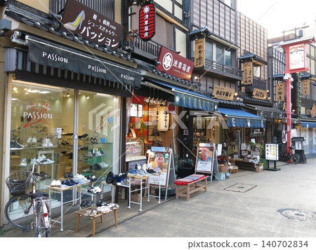 Denpoin Street in Asakusa recreates the streetscape of the Edo period. 140702834