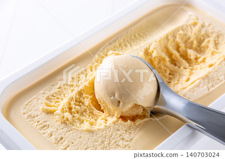 Cold vanilla ice cream scooped with an ice cream scoop Cold vanilla ice cream scooped with an ice cream scoop 140703024
