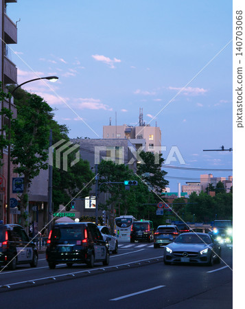 Gaien-Nishi Street at dusk (Hiroo Bridge intersection) - Urban landscape (May 2026) Gaien-Nishi Street at dusk (Hiroo Bridge intersection) - Urban landscape (May 2026) 140703068
