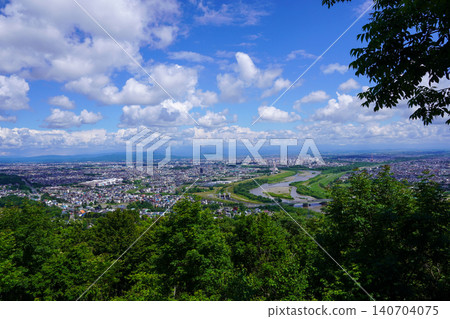 從嵐山天文台看到的旭川市 從嵐山天文台看到的旭川市 140704075