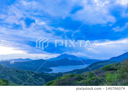 [Kanagawa Prefecture] Dynamic clouds and Mount Fuji as seen from Hakone Taikanzan 140706074