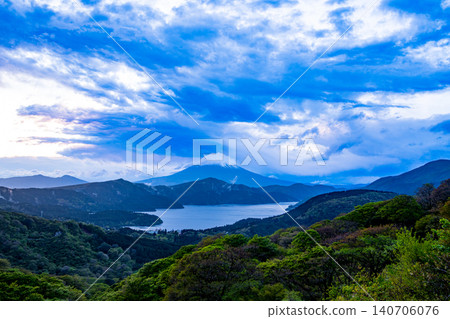 [Kanagawa Prefecture] Dynamic clouds and Mount Fuji as seen from Hakone Taikanzan 140706076