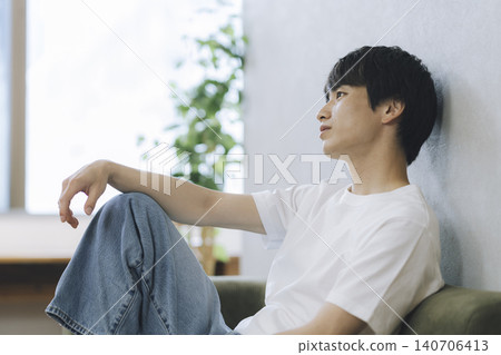 A man in his 20s wearing a white T-shirt (profile view) A man in his 20s wearing a white T-shirt (profile view) 140706413