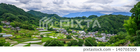 來自神井、飛鳥村:坂田和稻淵梯田、岩井堂村、金剛山和葛城山的水稻插秧工作已完成。 2026年6月22日。 來自神井、飛鳥村:坂田和稻淵梯田、岩井堂村、金剛山和葛城山的水稻插秧工作已完成。 2026年6月22日。 140708300